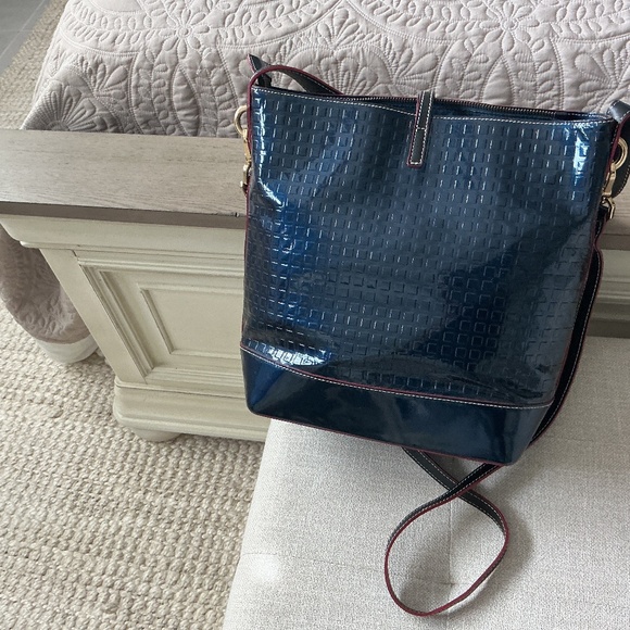 Attractive Irridescent Blue Leather Arcadia Shoulder Bag with Crossbody strap - Picture 2 of 8